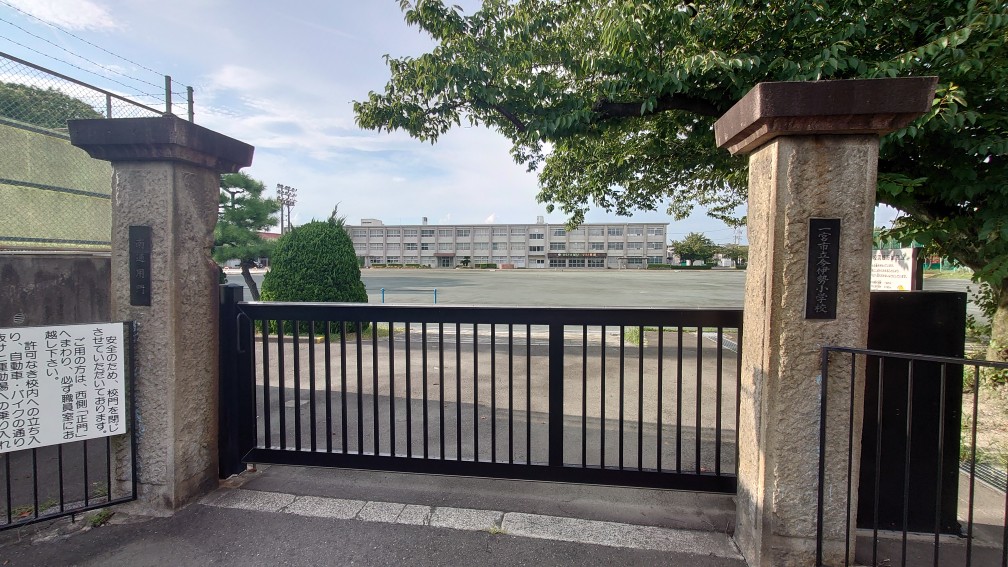 今伊勢小学校まで770ｍ
