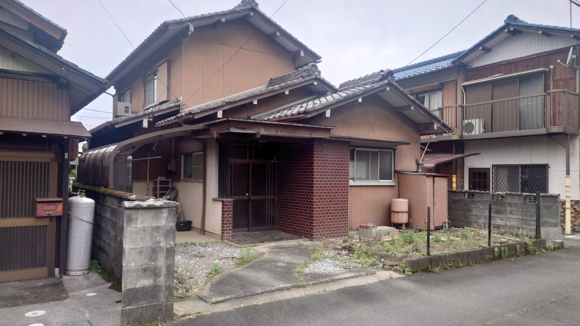 東側道路より撮影　解体更地にてお引渡しします。