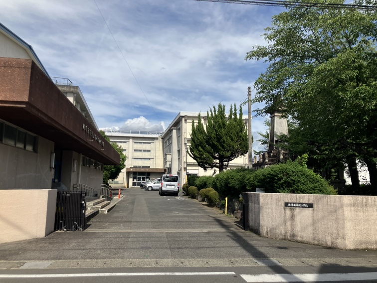 長森北小学校 320ｍ徒歩4分