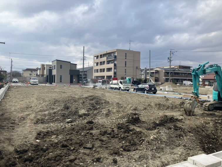 現地南東より撮影 現在造成中・まもなく完成