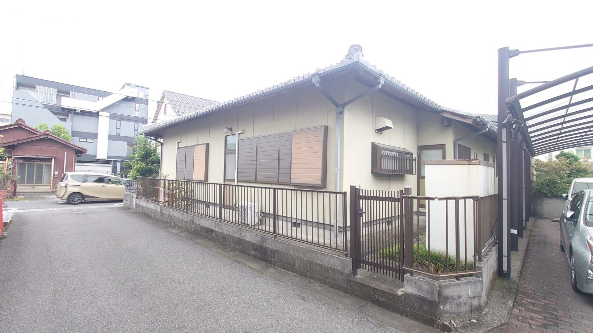 現地北東側道路より撮影