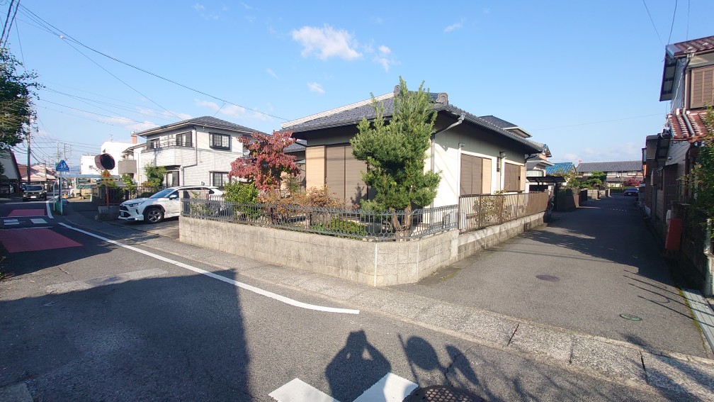 現地南東側道路より撮影