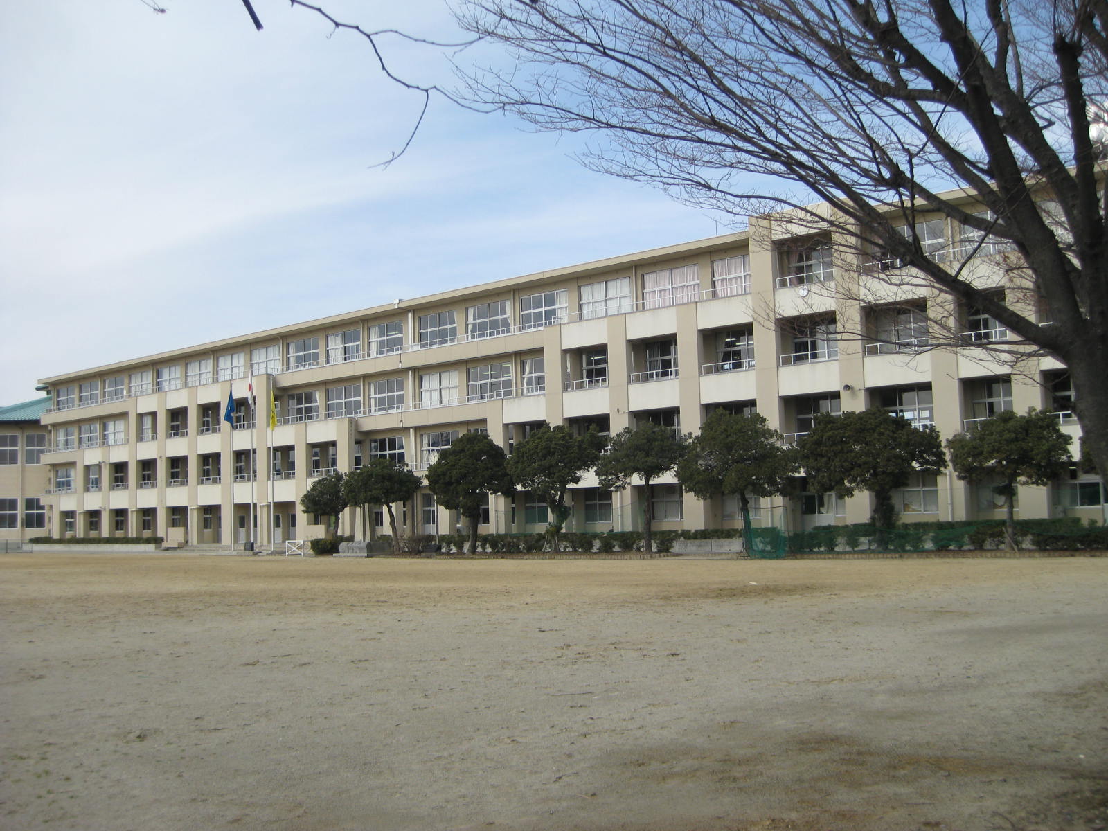 大垣市立北中学校 徒歩17分1347m