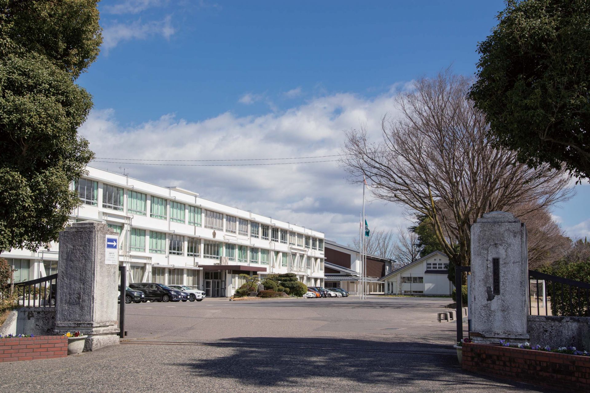 市立那加中学校 2318m徒歩29分